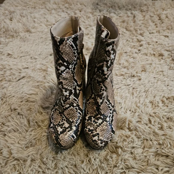 Steve Madden snake skin booties - Picture 2 of 6